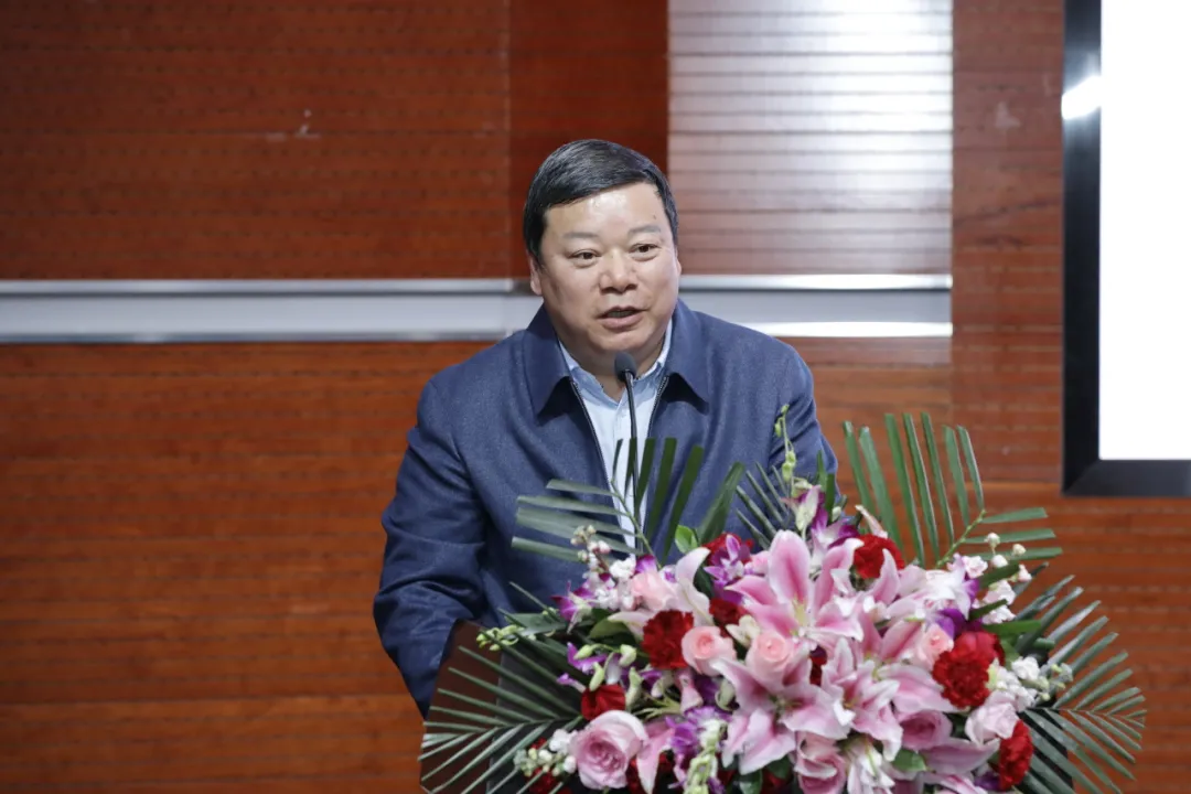 20魔镜街拍
  过常宝教授.jpg