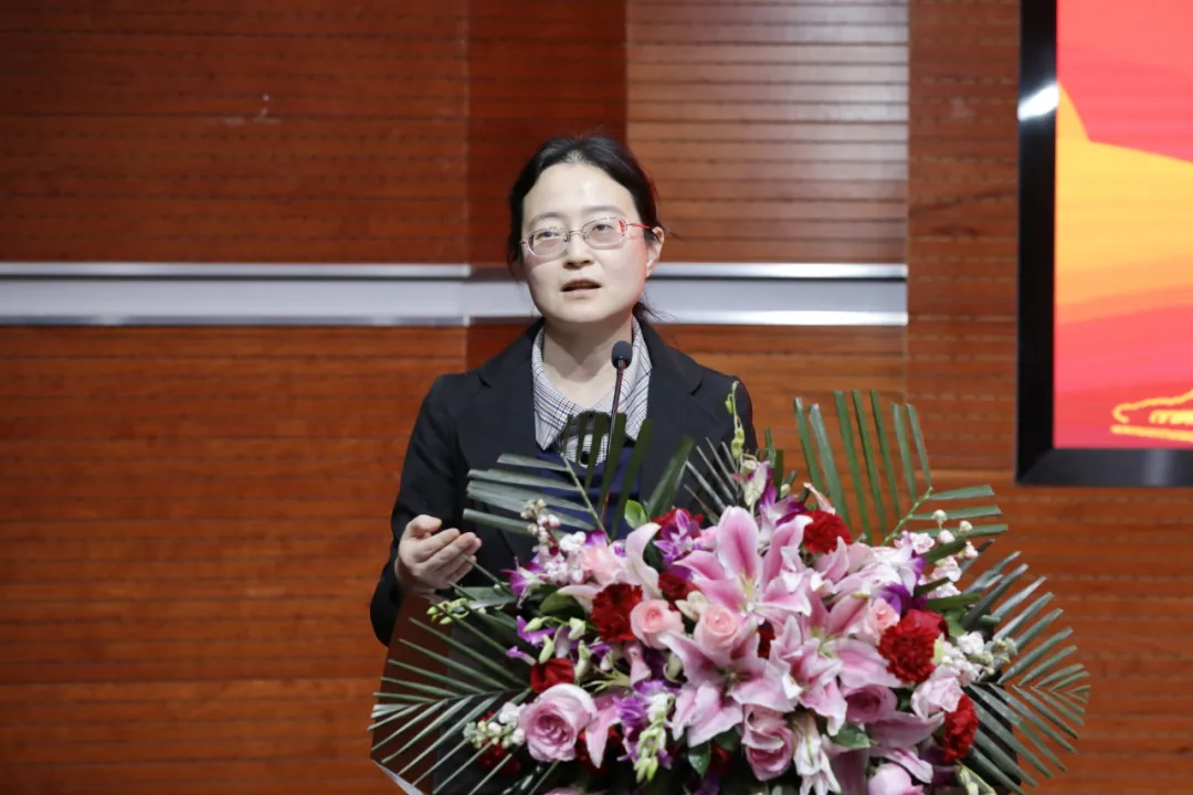 22魔镜街拍
  赵宁宁教授.jpg