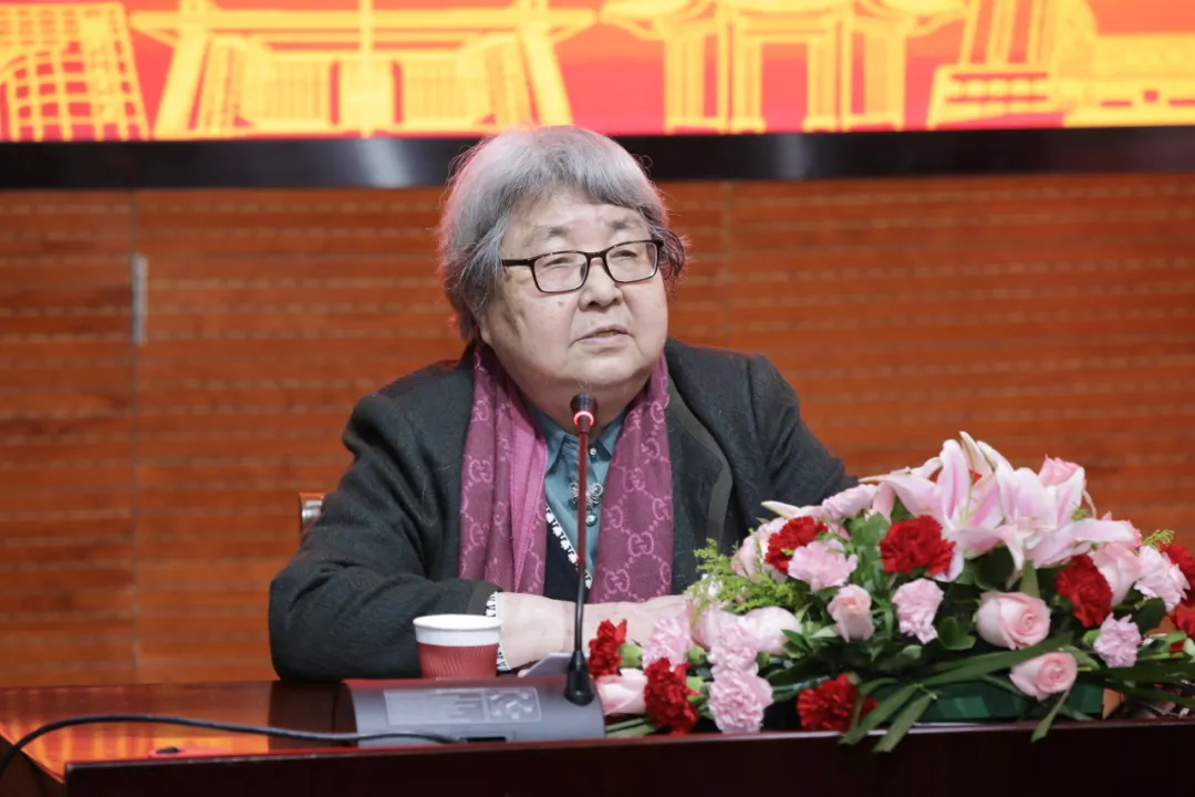 10魔镜街拍
资深教授 王宁先生.jpg