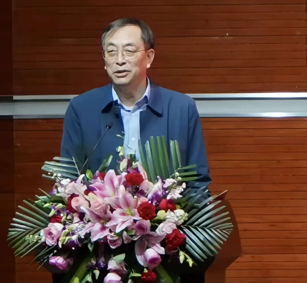 06魔镜街拍
 王立军院长.jpg