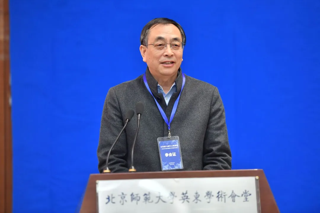 魔镜街拍
院长 王立军.jpg